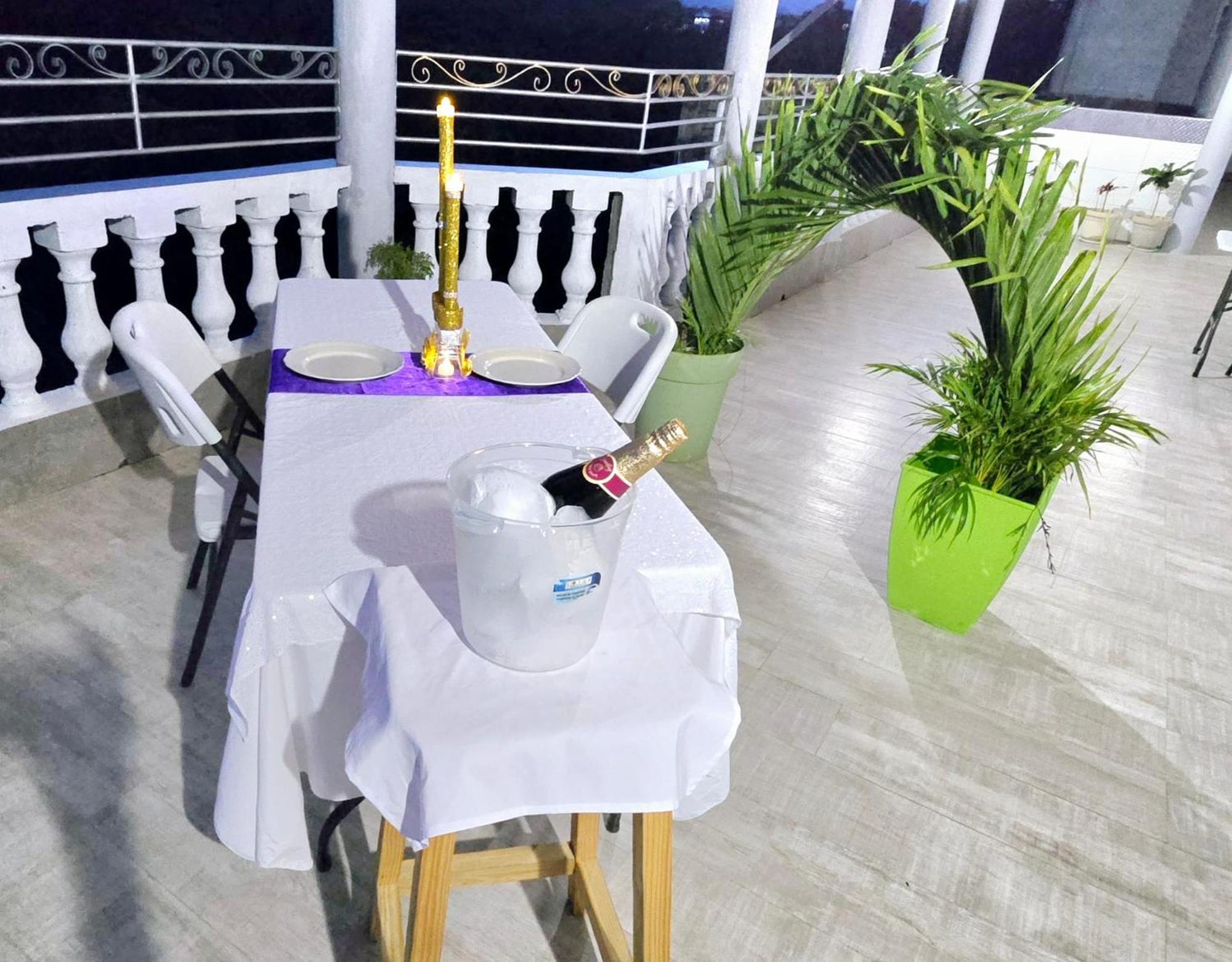 Misbhaven Resort And Spa 포트안토니오 외부 사진